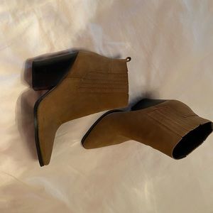 Kendall and Kylie tan cowboy boots size 10